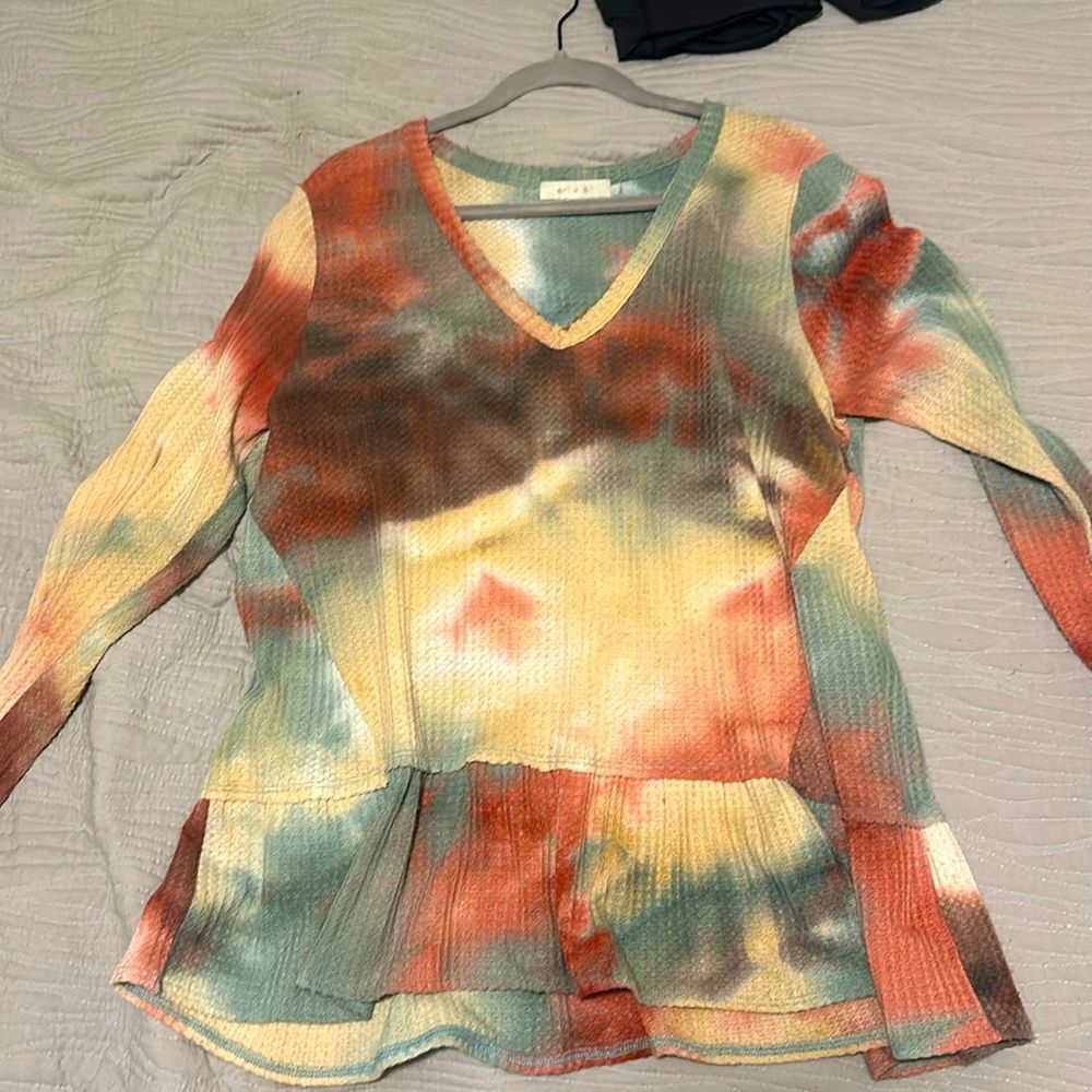 Tie Dye v-neck long sleeve shirt (large)